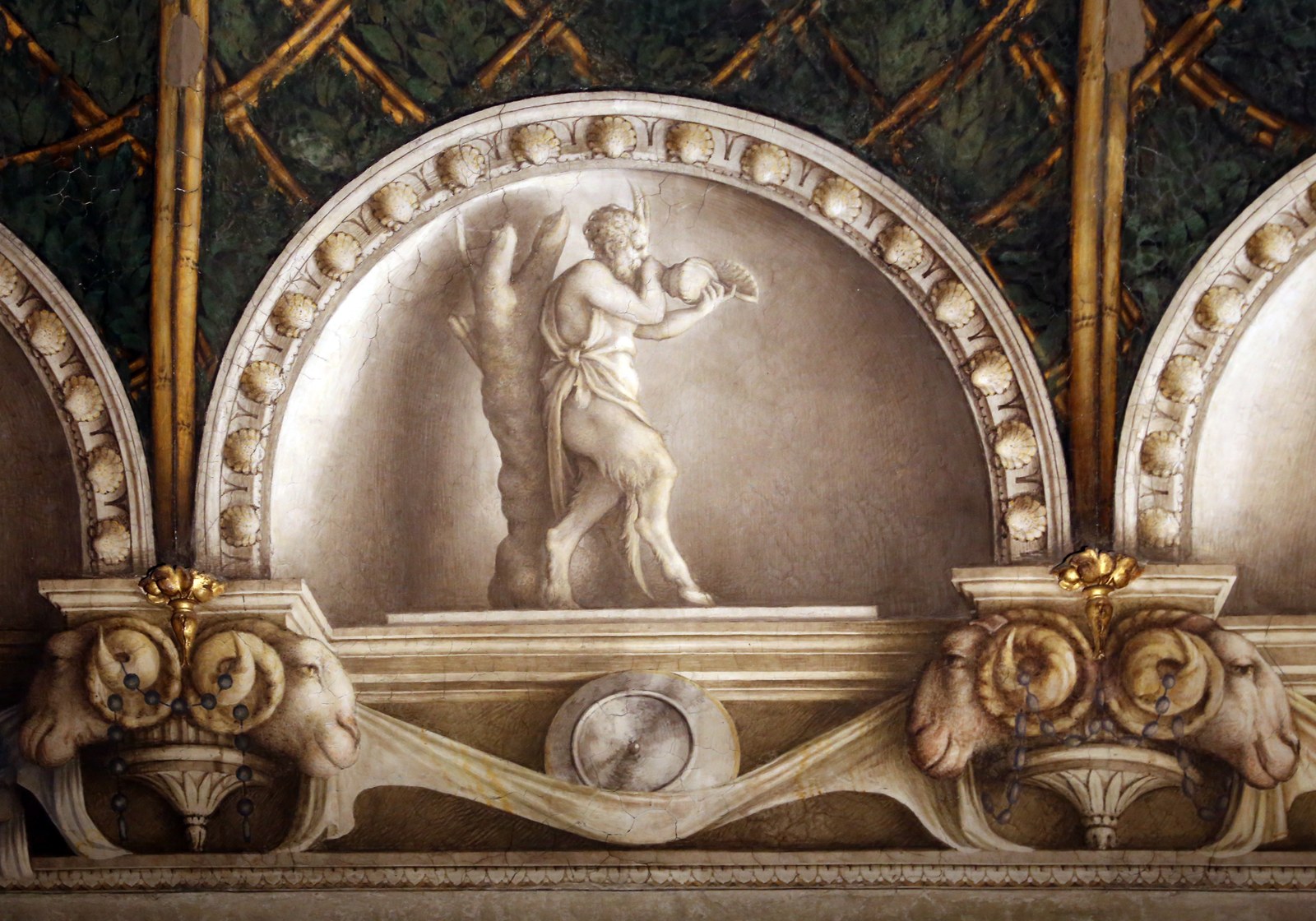 Correggio, camera di san paolo, 1518-19, lunette a monocromo 02 satiro