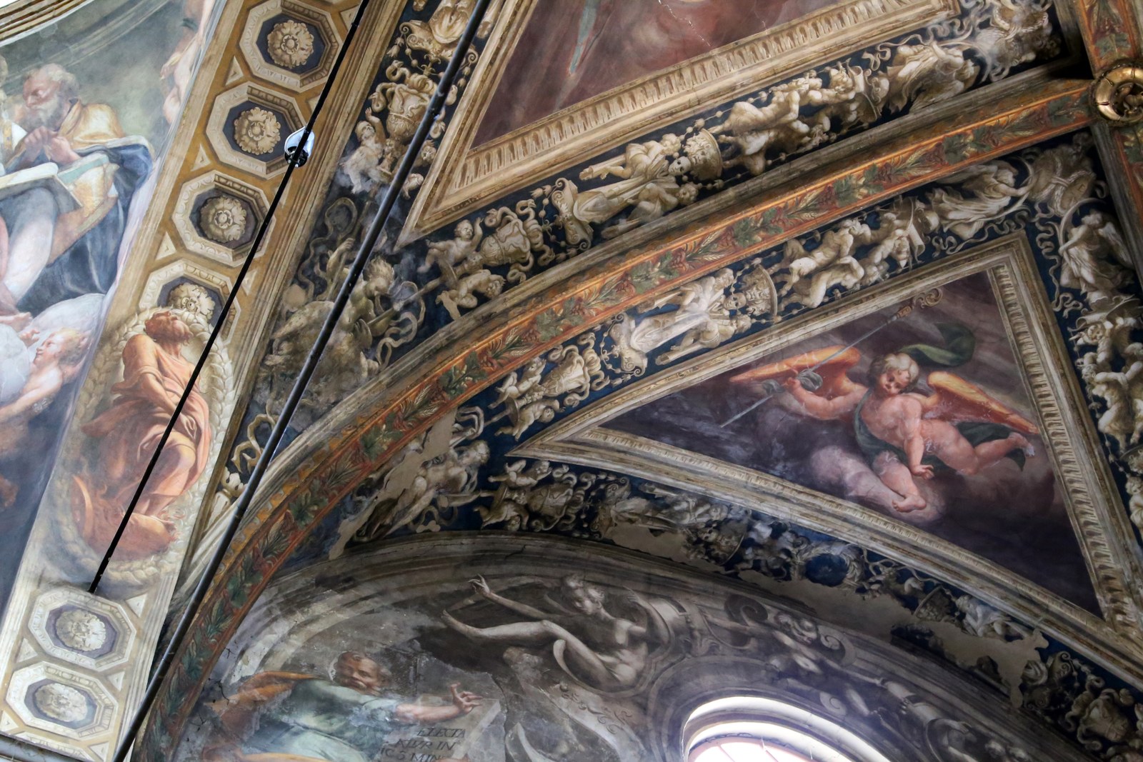 Correggio, grotteche della crociera del presbiterio del duomo di parma (1520-23 ca.) con putti di innocenzo martini (1588) 01