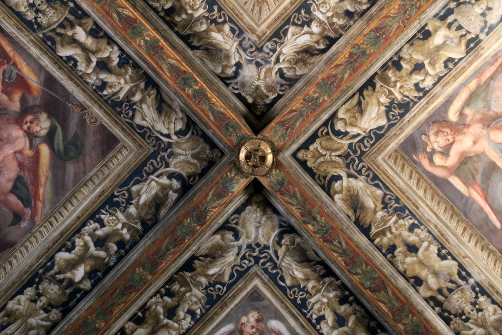 Correggio, grotteche della crociera del presbiterio del duomo di parma (1520-23 ca.) con putti di innocenzo martini (1588) 04