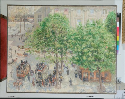 Place du Theatre-Francais. Spring