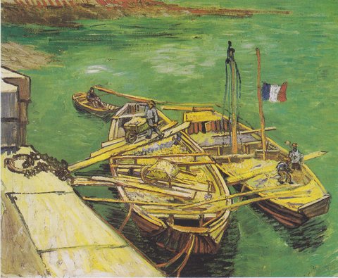 Vertäute Boote mit Sand