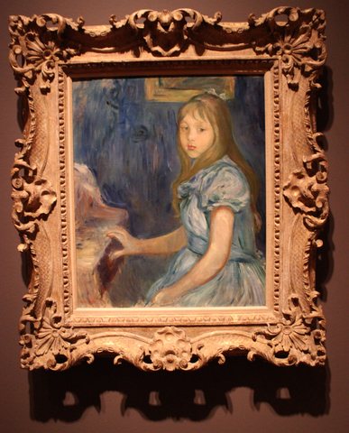 Lucie Léon at the Piano