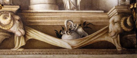 Correggio, camera di san paolo, 1518-19, fregio con teste d'ariete, teli, stoviglie e suppellettili, 05