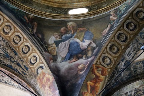 Correggio, transito di san giovanni evangelista, 1520, padri della chiesa ed evangelisti, ambrogio e luca 02