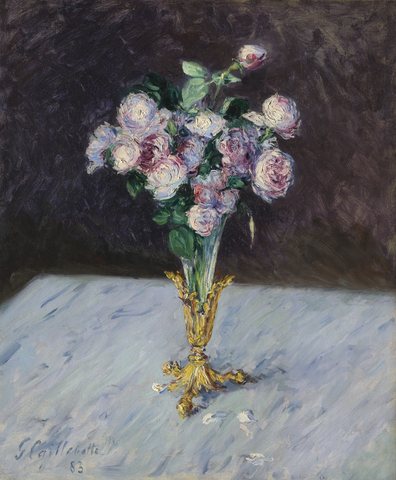 bouquet of roses in a cristal vase