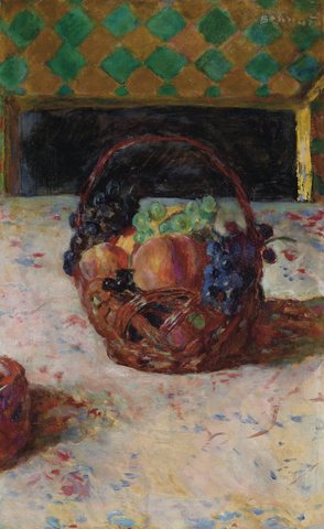 Black grapes and peaches or Fruit basket